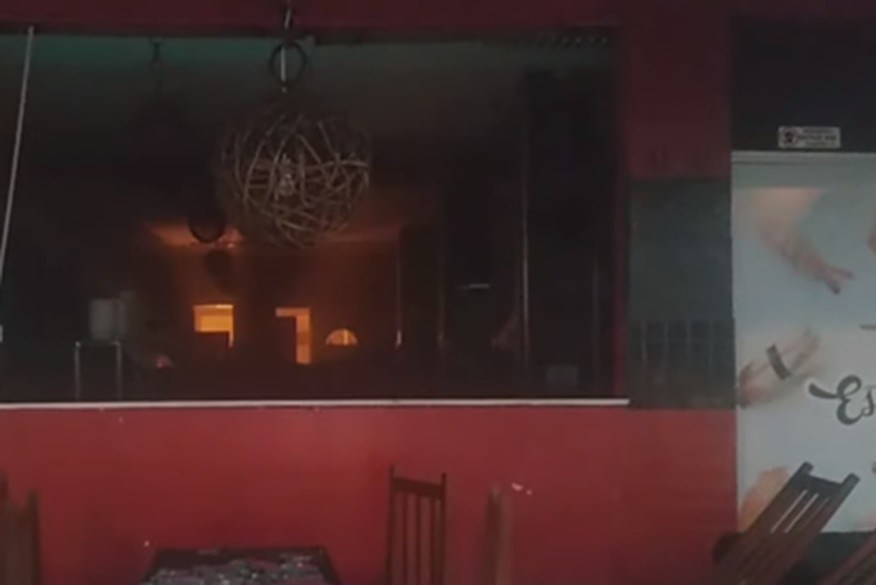 Incêndio em restaurante oriental deixa duas pessoas feridas no bairro do Geisel