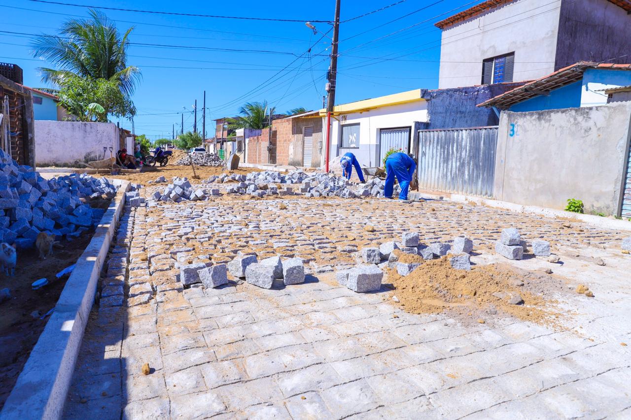 Assinada Ordem de Serviço para início das obras de pavimentação de 35 ruas