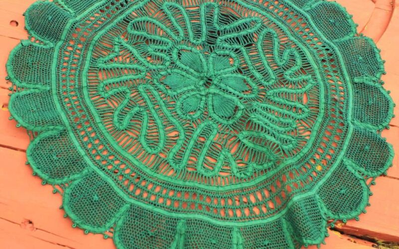 Tradição do artesanato da PB, renda renascença se transforma em tema de selos postais