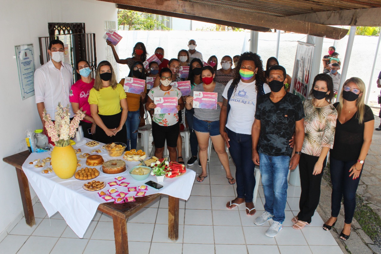 Secretaria das Mulheres de Cabedelo entrega certificados a participantes de cursos do Maria Empreendedora