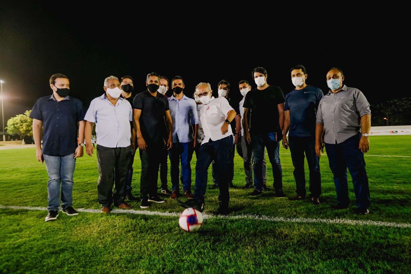 Com chute inicial do prefeito, a Copa João Pessoa de Futebol tem 64 equipes na disputa