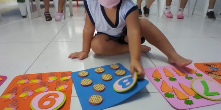 Especialista orienta qual a idade ideal para inserir uma criança na escola