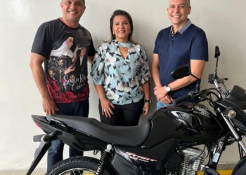 Deputada Dra Jane Panta faz doação de moto 0 km para bingo da Festa da Padroeira Santa Rita de Cássia