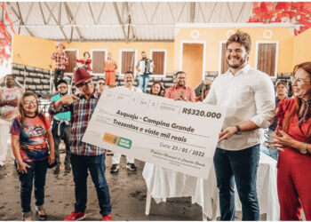 Bruno faz entrega de cheque de R$ 320 mil, o maior apoio financeiro do Município às quadrilhas juninas de Campina Grande