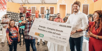 Bruno faz entrega de cheque de R$ 320 mil, o maior apoio financeiro do Município às quadrilhas juninas de Campina Grande