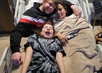 Anitta é hospitalizada e compartilha foto ao lado de namorado: “O melhor enfermeiro”