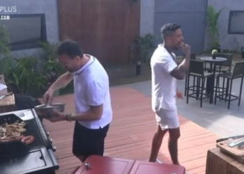 Power Couple 2022: Albert causa climão com Matheus após ter pão “roubado”