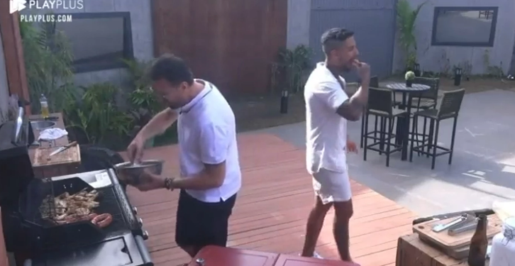 Power Couple 2022: Albert causa climão com Matheus após ter pão “roubado”