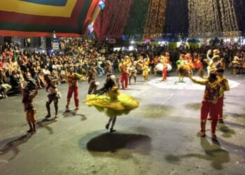 Grupo folclórico e quadrilhas juninas mostram diversidade na última noite d’O Maior São João do Mundo