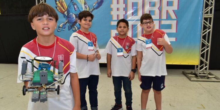 Equipes da Rede Municipal de Ensino sobem ao pódio na etapa estadual da Olimpíada Brasileira de Robótica