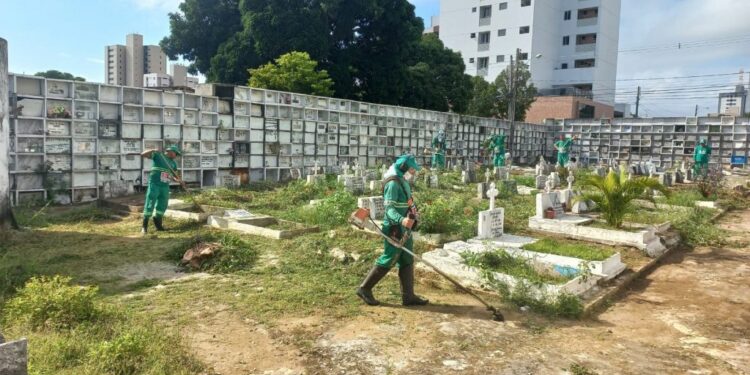 Emlur finaliza serviços de zeladoria nos cemitérios públicos para o Dia dos Pais