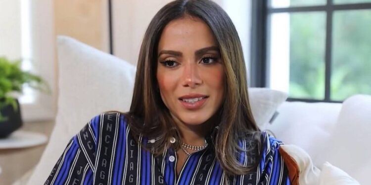 Anestesia arranca confissão de Anitta sobre ‘pepeca’: ‘Onde foi a plástica’