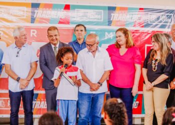 Cícero Lucena entrega obras de reestruturação da Escola Analice Gonçalves, em Cruz das Armas