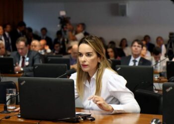 Daniella Ribeiro apoia iniciativa de discutir meios para implantar o piso nacional da enfermagem