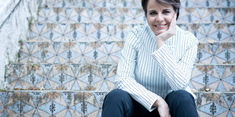 Projeto Seis & Meia apresenta Leila Pinheiro em outubro no Teatro de Arena