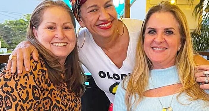 Empresária Fátima Dantas recebe amigas de São Paulo na Bahia, as Meninonas SA