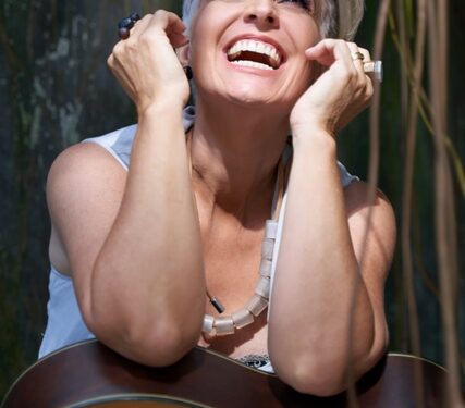 Isabella Taviani lança novo single após dois anos de hiato