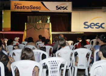Secretaria Municipal de Educação em parceria com o SESC realiza o Cinema na Praça