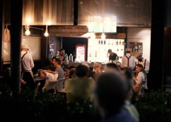 Captain Jack conta com atrações com sax, violino e MPB