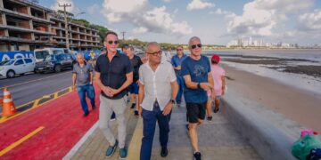 Prefeito entrega reestruturação na Av. Cabo Branco e devolve beleza e segurança ao espaço