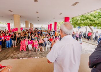 Servidoras têm manhã de atividades e prefeito sanciona Lei que veta contratação de condenados pela Maria da Penha