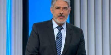 Cerveja na apuração? Bonner se assusta com meme e esclarece: ‘É água na latinha’