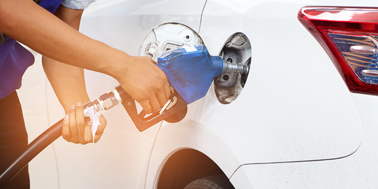 Levantamento aponta se está sendo melhor abastecer com etanol ou gasolina na Paraíba