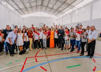 Prefeito entrega reestruturação de escola no Bairro dos Novais e número chega a 10 unidades inauguradas