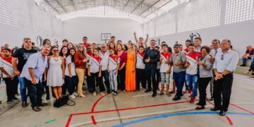 Prefeito entrega reestruturação de escola no Bairro dos Novais e número chega a 10 unidades inauguradas