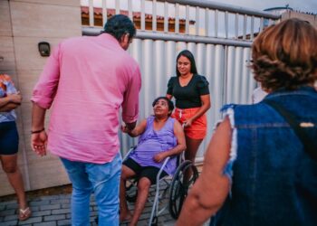Leo Bezerra entrega obra de pavimentação e drenagem no bairro do Altiplano