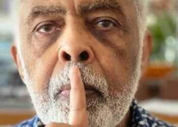 Após ser hostilizado por brasileiros, Gilberto Gil passa tarde com ídolo argentino no Qatar