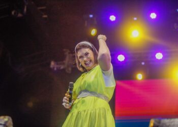 Público lota Praia do Cabo Branco para acompanhar show religioso da programação de fim de ano da Prefeitura de João Pessoa