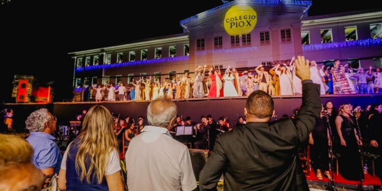 Cícero Lucena prestigia Auto de Natal do Colégio Marista, apoiado pela Prefeitura de João Pessoa