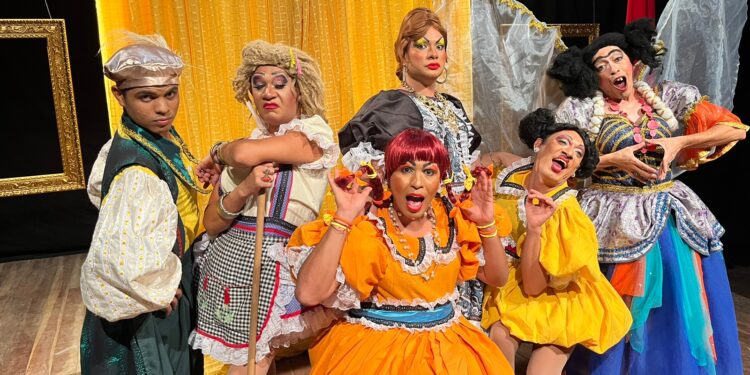 Sucesso de bilheteria, espetáculo do Pastoril Profano “Cinde é ela” é atração do Teatro Santa Roza