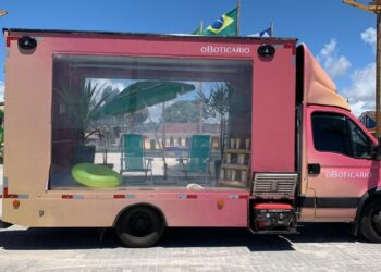 Truck de Verão do Boticário leva proteção solar para banhistas em praias nordestinas