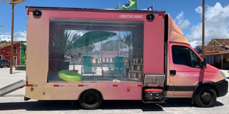 Truck de Verão do Boticário leva proteção solar para banhistas em praias nordestinas