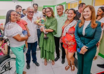 Prefeito visita serviço disponível para famílias de crianças com microcefalia do Centro de Referência em Doenças Raras