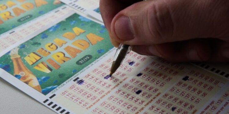 Prêmio de mais de R$ 541 milhões da Mega da Virada sai para 5 apostas