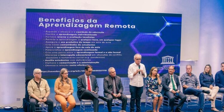 Cícero Lucena lança programa que vai garantir formação em programação a estudantes da Rede Municipal