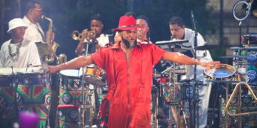 Motumbá lança single ‘Com Dinheiro, Sem Dinheiro’