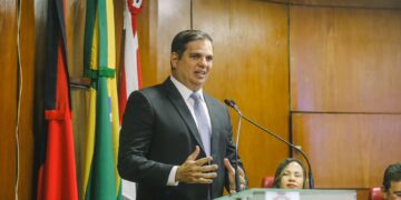 Em solenidade na Câmara Municipal de João Pessoa, André Pepitone recebe Título de Cidadão Pessoense