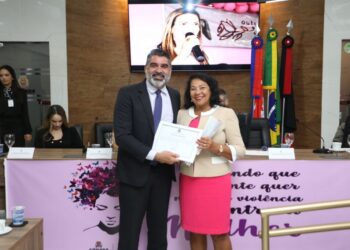 Madalena Abrantes recebe voto de aplauso da Câmara de Cabedelo em sessão alusiva ao Dia da Mulher
