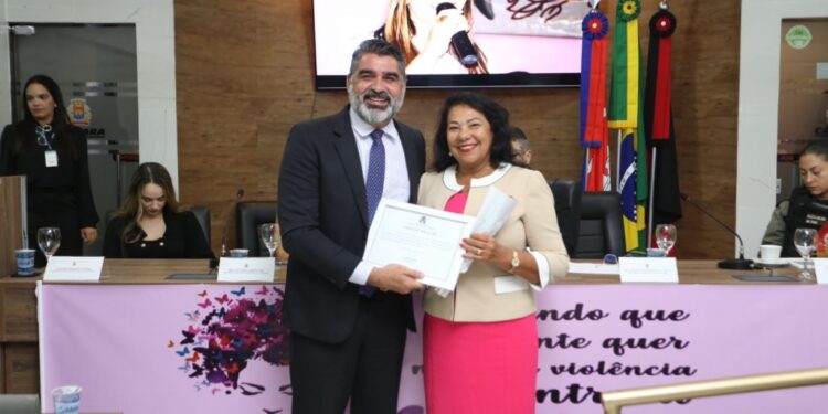 Madalena Abrantes recebe voto de aplauso da Câmara de Cabedelo em sessão alusiva ao Dia da Mulher