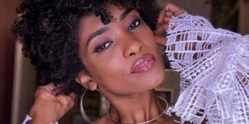 Atriz Érika Januza interpreta Maria no espetáculo da Paixão de Cristo em João Pessoa