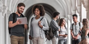 João Azevêdo anuncia aumento nos valores das bolsas de graduação e pós-graduação pagas pela Fapesq