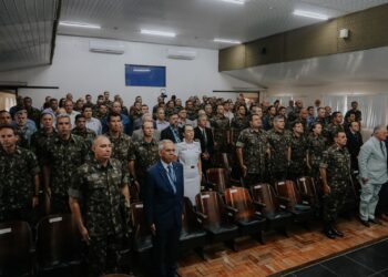 Deputado Bosco participa de solenidade que concede honrarias a general do Exército Richard Fernandezandez