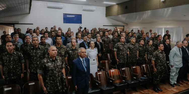 Deputado Bosco participa de solenidade que concede honrarias a general do Exército Richard Fernandezandez