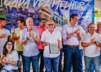 Cícero Lucena reassume Prefeitura e autoriza pavimentação de vias no José Américo