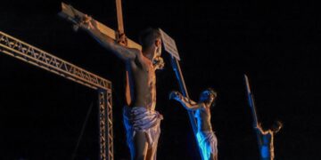 Espetáculos da Paixão de Cristo de Cabedelo atraem multidão em noite de estreia