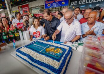 Cícero Lucena inicia maratona de ações em Mangabeira com autorização para reestruturação da coberta do Mercado Público